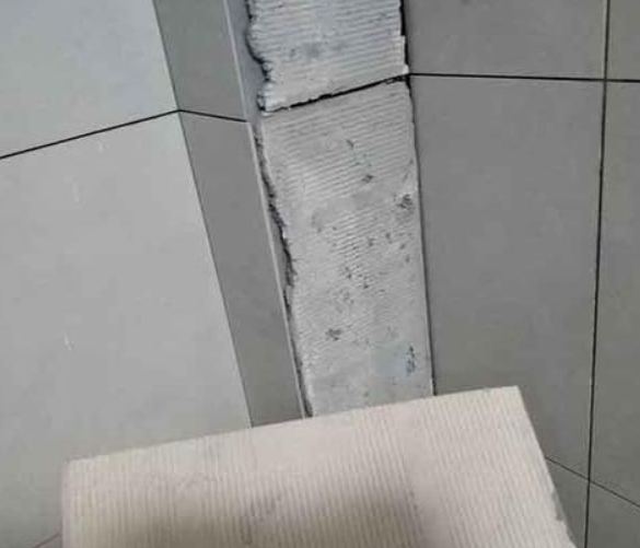 凤冈瓷砖空鼓维修公司分享下厨房瓷砖脱落的补救措施。